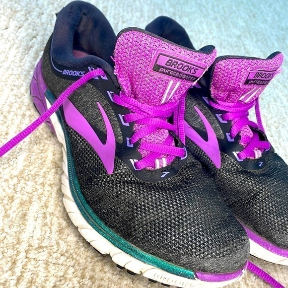 BROOKS | WOMENS WELL WORN BROOKS DNA PURE CADENCE 7 PURPLE & BLACK SNEAKERS, 8 - Picture 2 of 6